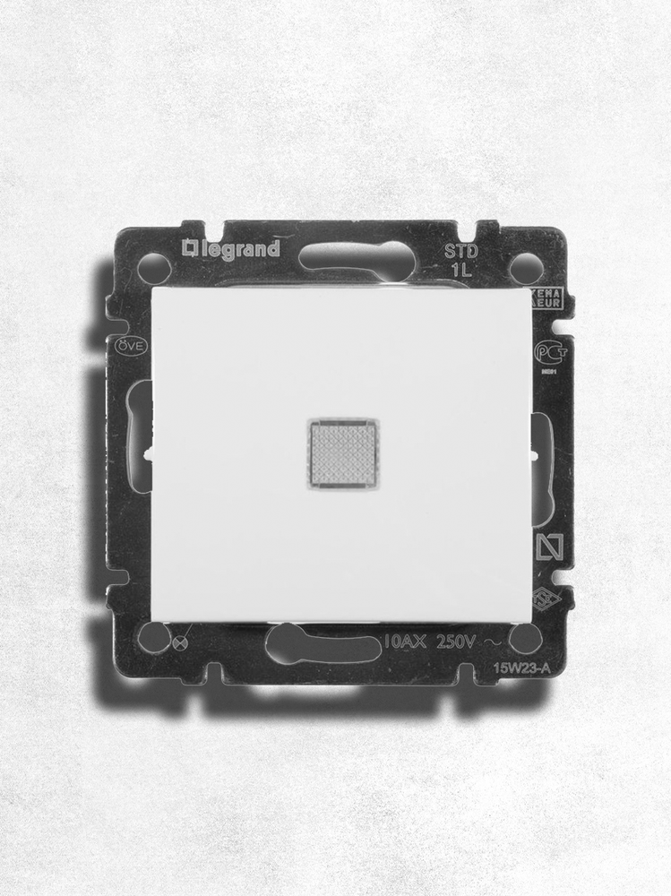 Выключатель 1-кл. СП Valena 10А IP31 250В с зел. индикацией механизм бел. Leg 774410