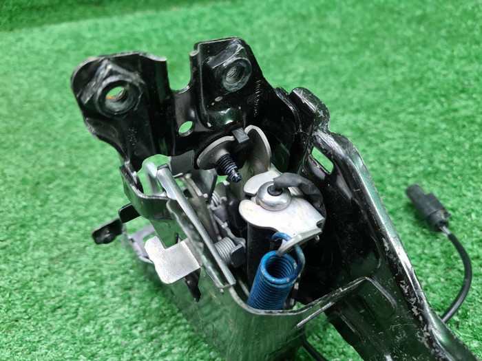 Кронштейн фары левый BMW 3er G20 (2018-н.в.)