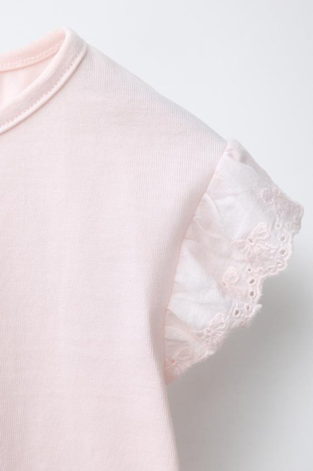 ZARA ФУТБОЛКА СО ШВЕЙЦАРСКОЙ ВЫШИВКОЙ, РОЗОВЫЙ