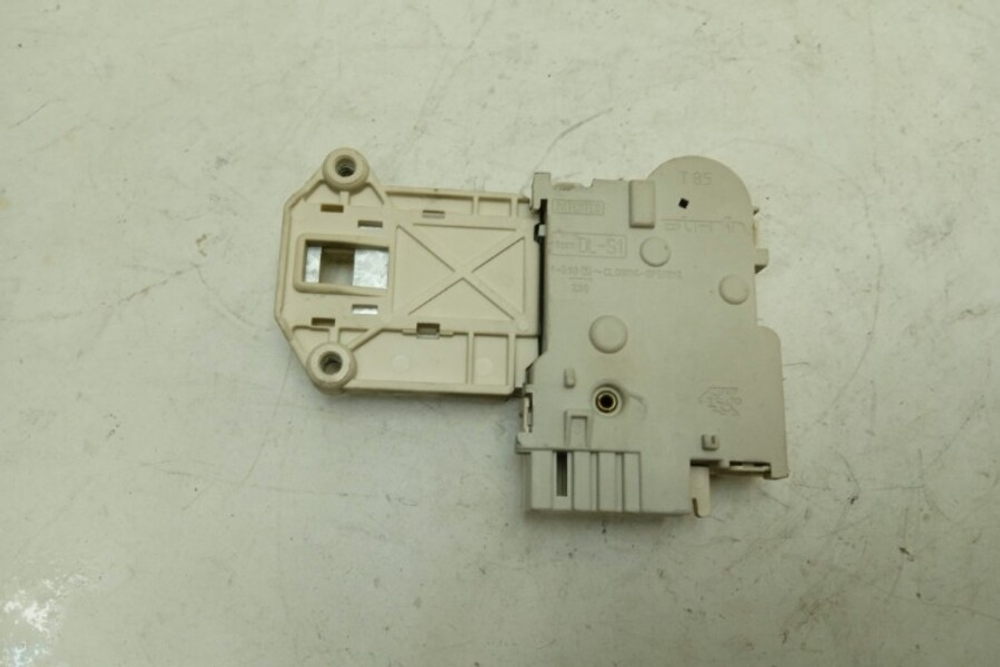 EWS1105 кт149 Блокировка люка для стиральной машины Electrolux 124967513 б/у