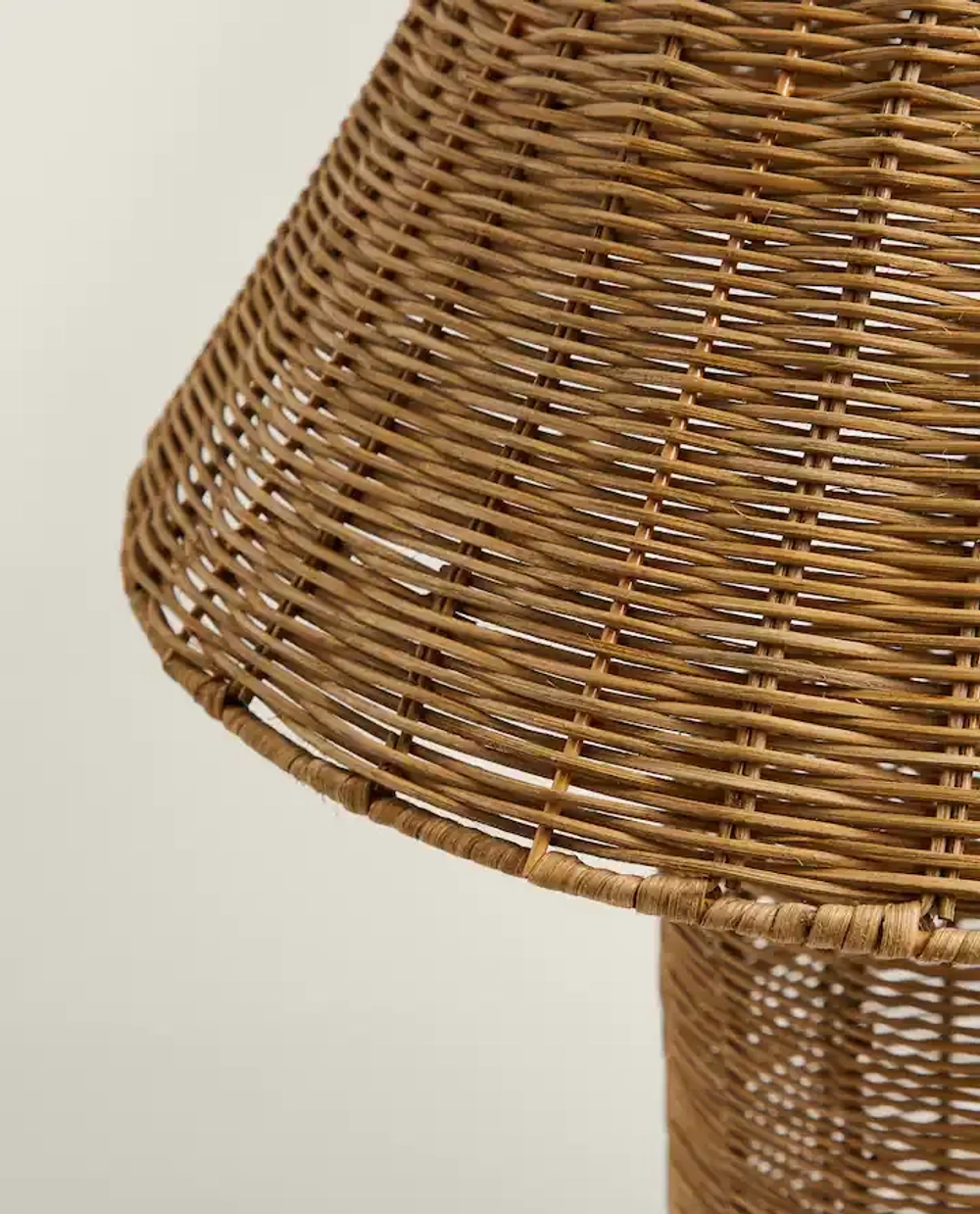 ZARA HOME НАСТОЛЬНАЯ ЛАМПА ИЗ РОТАНГА