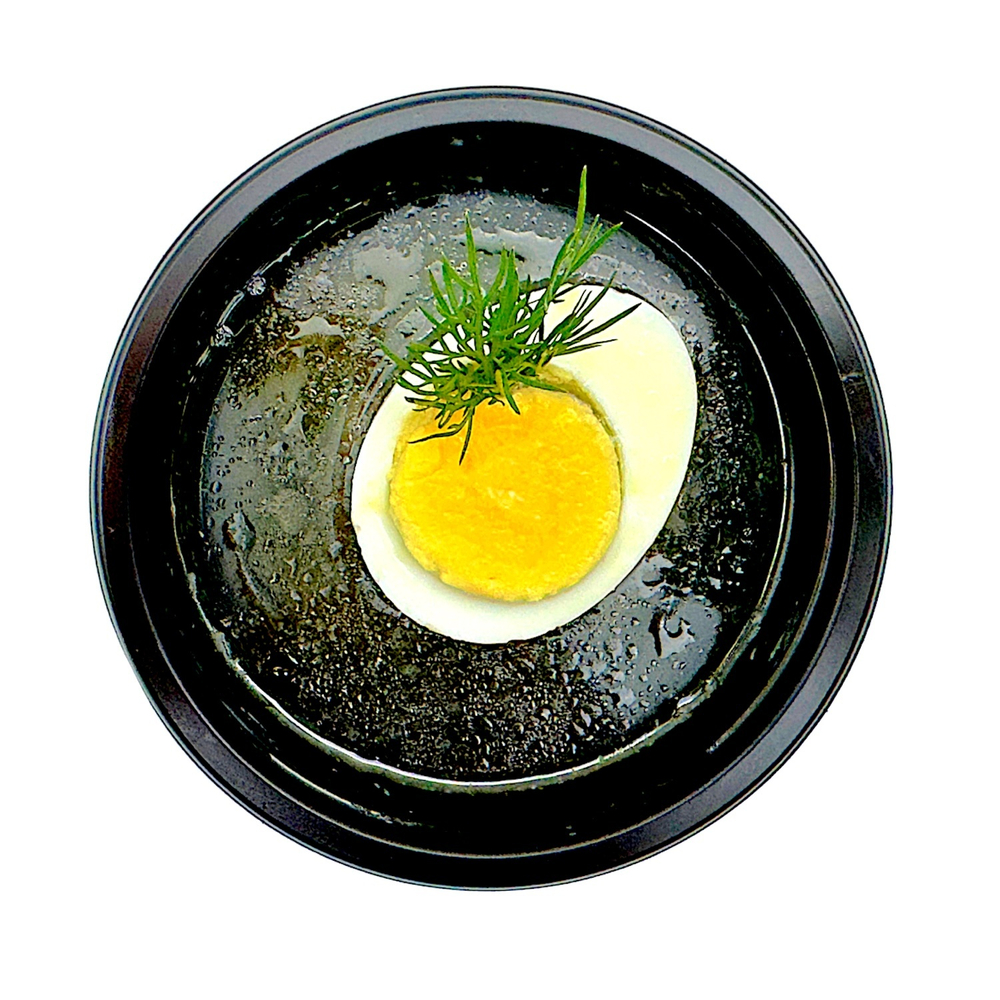 Куриный бульон с курицей и яйцом