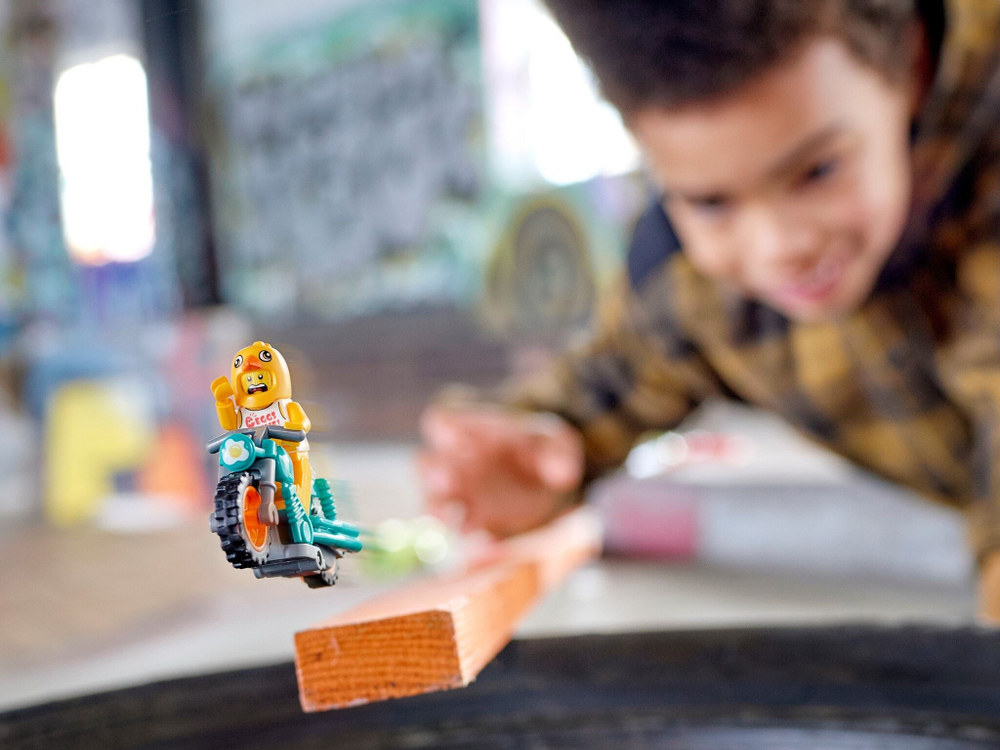 Конструктор LEGO City Stuntz, 60310, Трюковый мотоцикл с цыплёнком