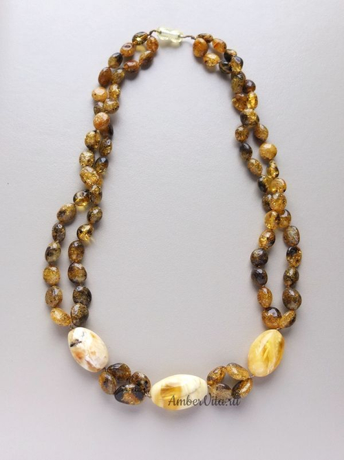 Эффектное колье из пейзажного и зелёного янтаря (7301)