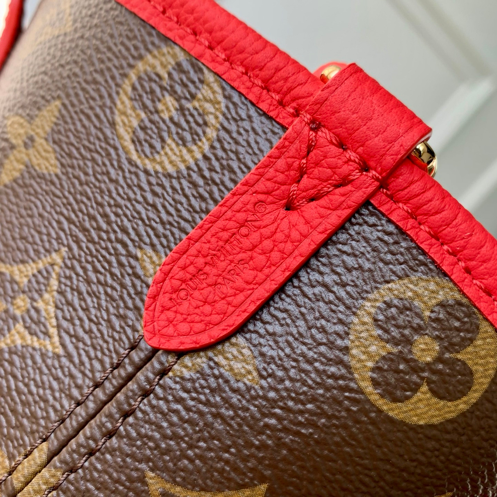 Louis Vuitton Neverfull Bandouliere Inside Out BB
