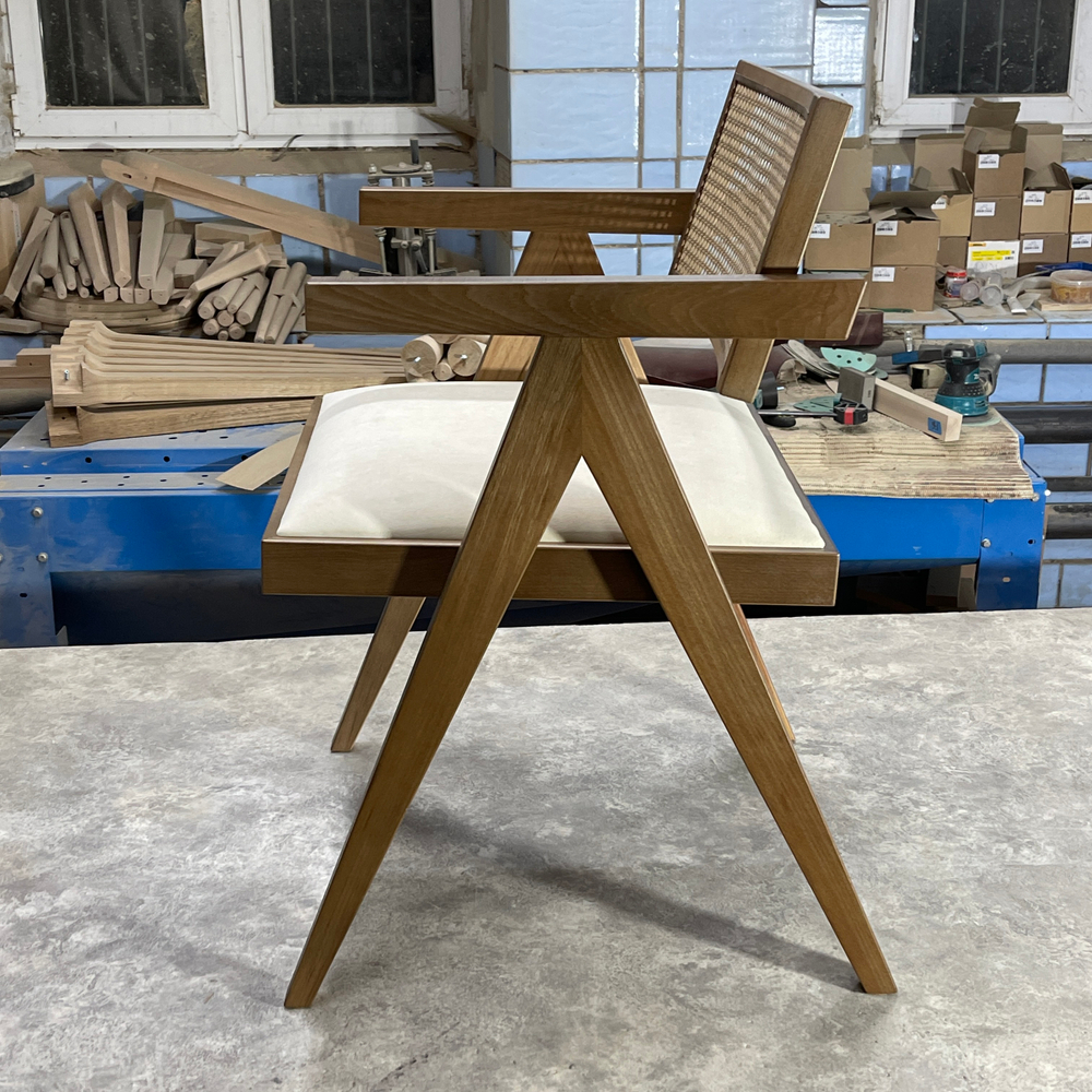 Стул из дерева - KOOBY с подлокотниками