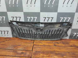 Решетка радиатора Skoda Rapid 1 12-20 Б/У Оригинал 5JA853668