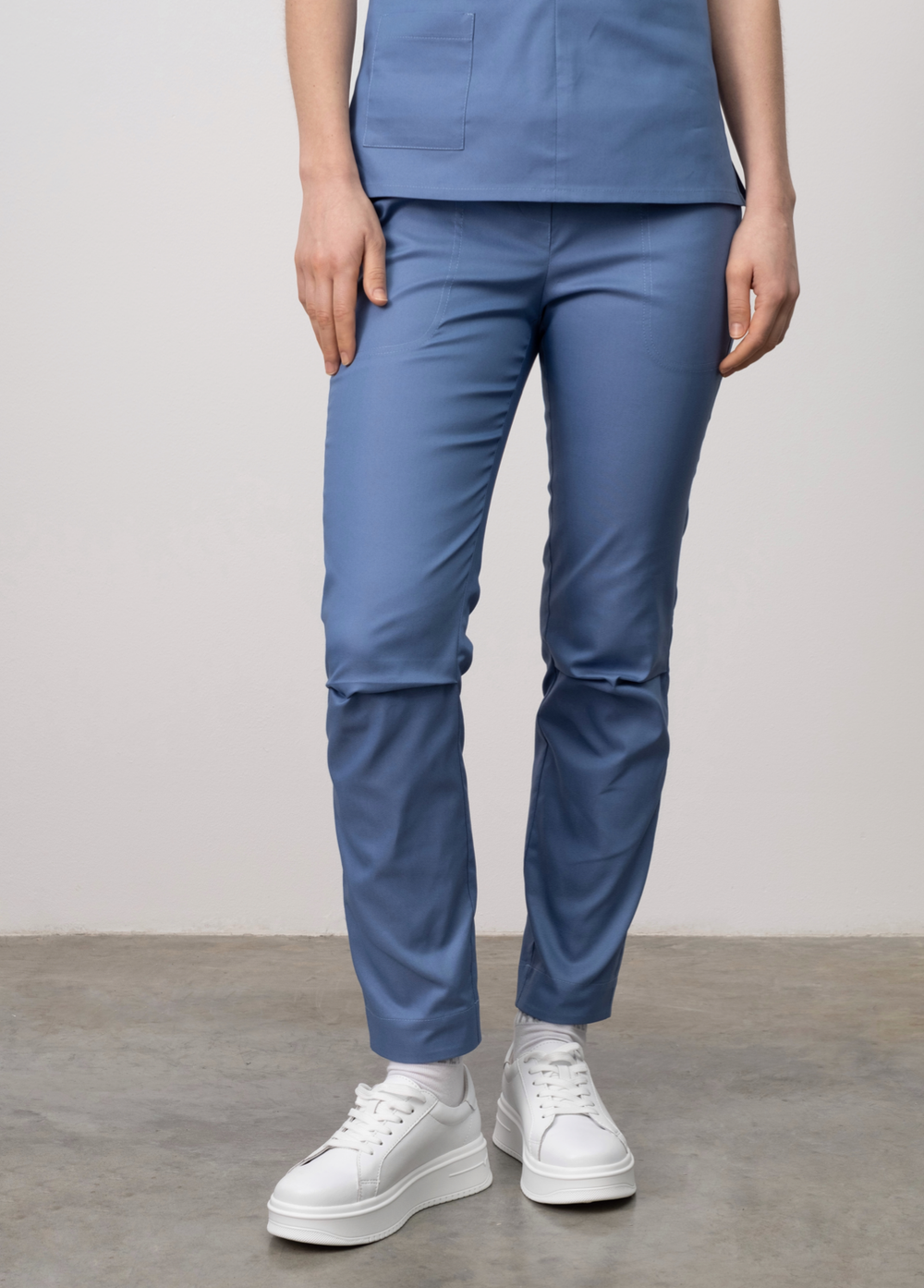 Брюки с защипами