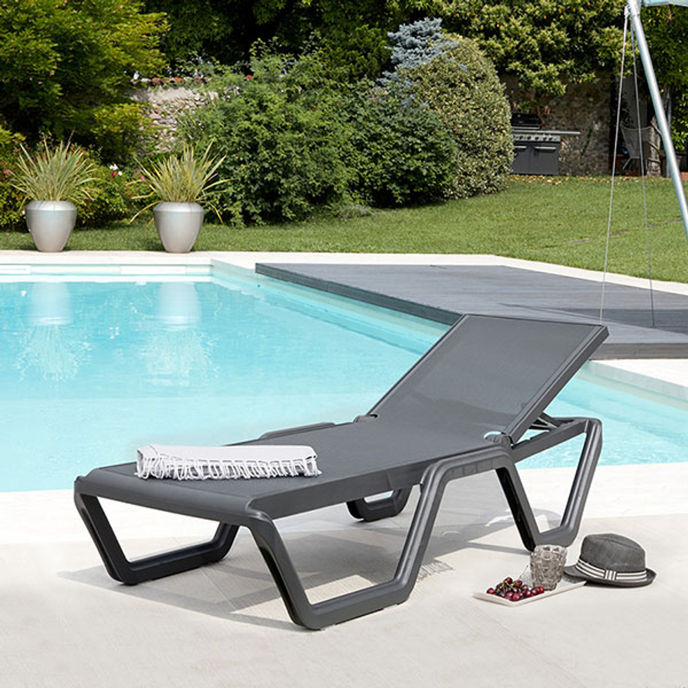 Шезлонг-лежак пластиковый Scab Design Vela, антрацит