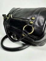 Женская сумка-саквояж из натуральной кожи черного цвета