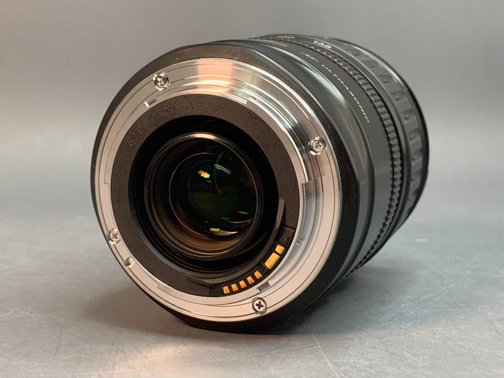 Canon 28-135mm 3.5-5.6 IS внутри пыль