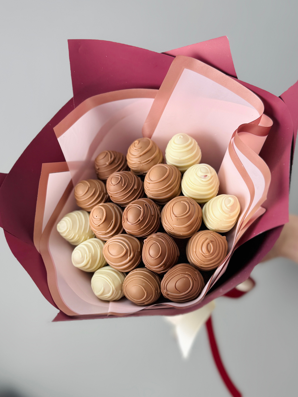 Букет клубники в шоколаде «Сладкое трио», 19 ягод