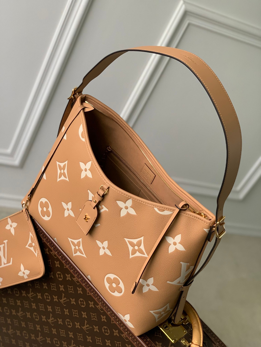 Louis Vuitton CarryAll MM