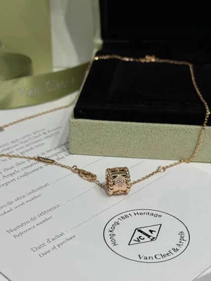 Подвеска Van Cleef &amp; Arpels Perlee clovers