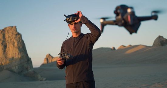 Сегодня речь пойдет о таком дроне, который является гибридом потенциалов GPS и FPV дронов, а именно – о DJI FPV. Ну что, полетели???