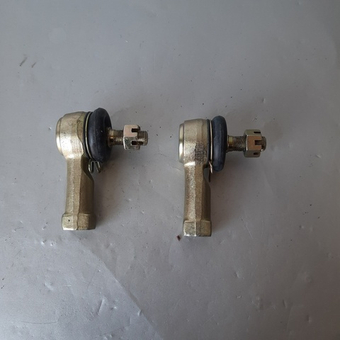 Шаровые опоры верхние на квадр ATV 150 (правая + левая внутренняя резьба)