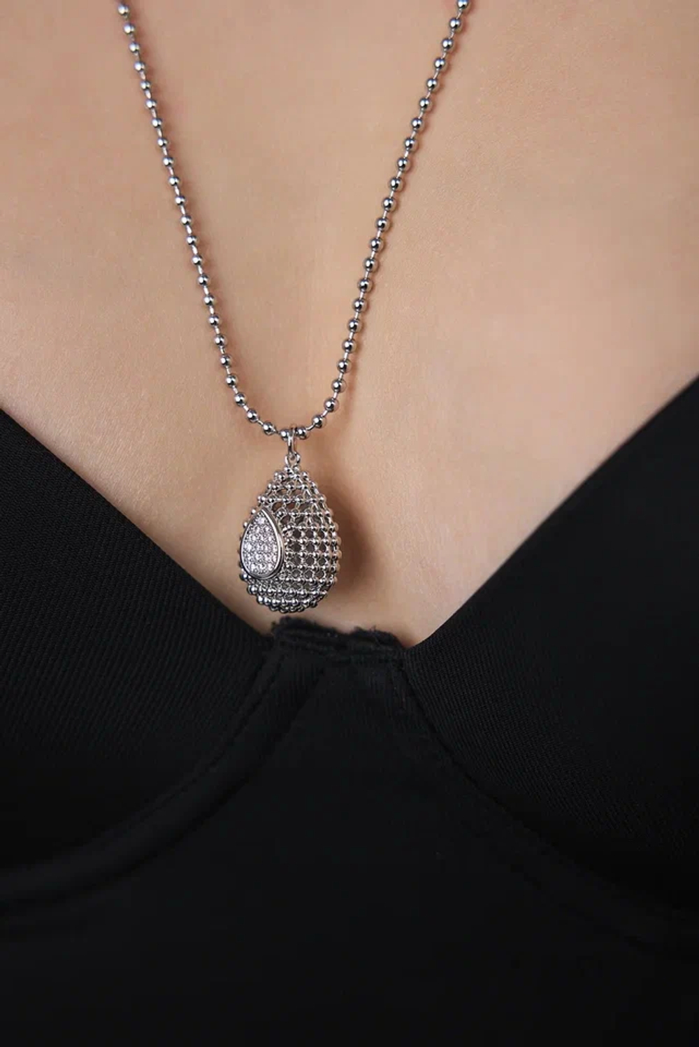 Кулон на цепочке "Милора" капля с цирконами, оттенок серебро