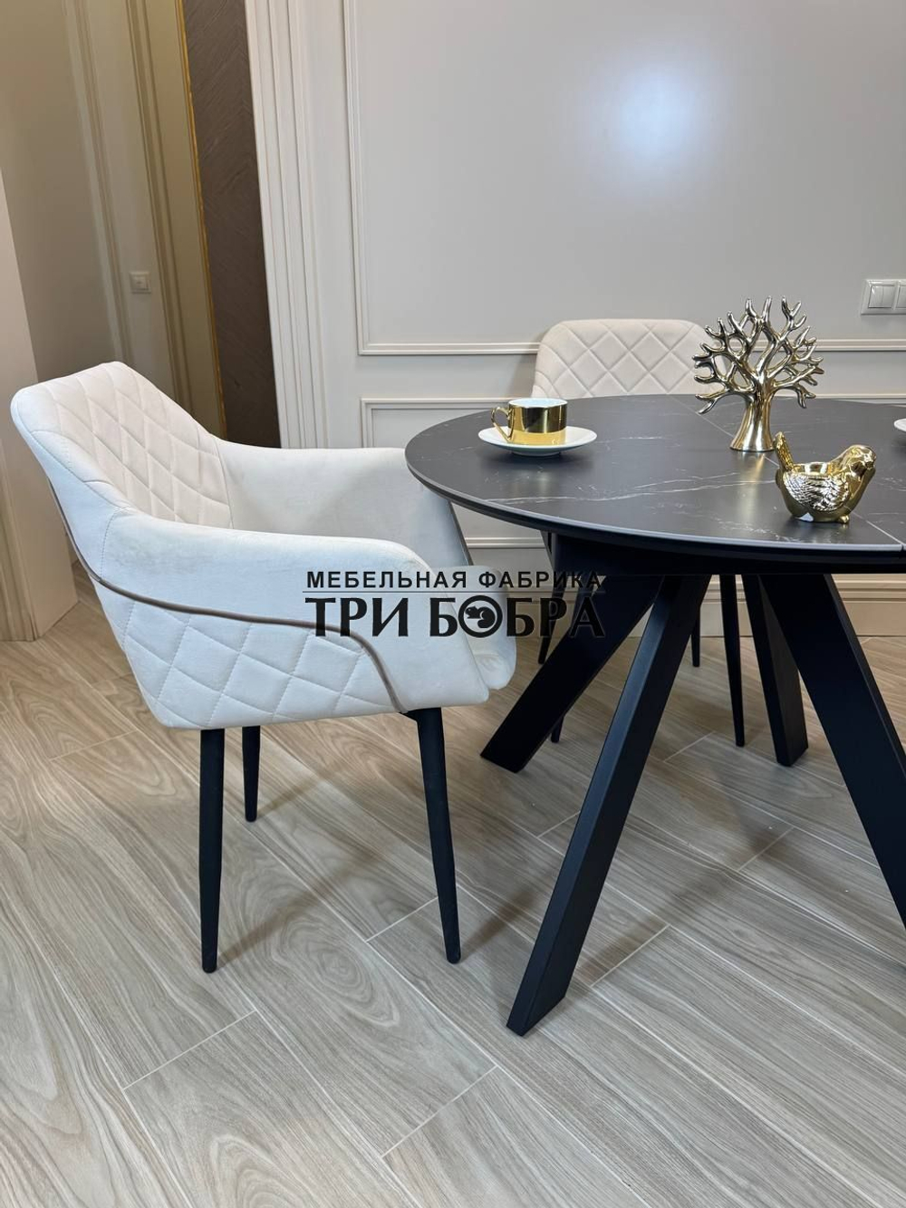 Круглый раздвижной стол "Бонжур", керамогранит, черный мрамор и стулья "ШЕЛЛ"