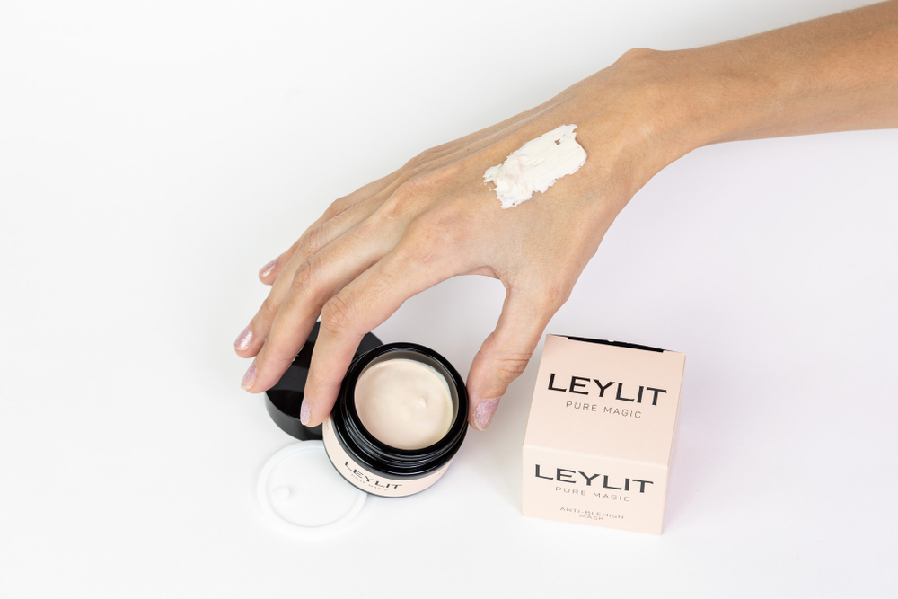 Маска выравнивающая тон кожи Anti-Blemish c кислотами 50 мл Leylit