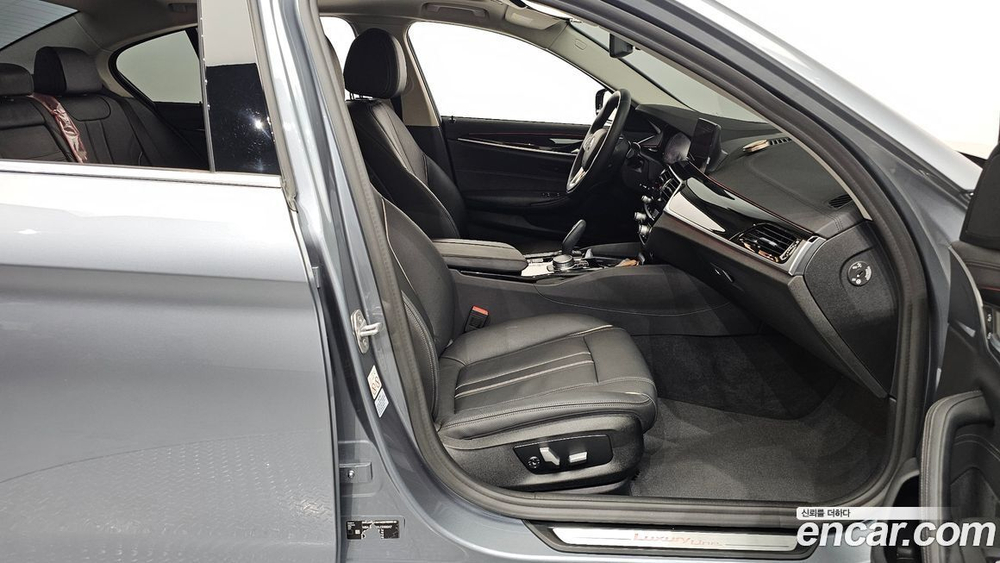 BMW 5 Series (G30) 520i Luxury (02.2020)