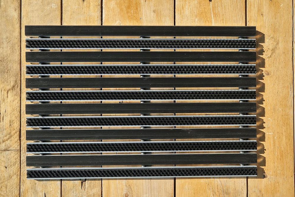 Придверная решетка Gidrolica Step – резина + щетка, 390×590 мм