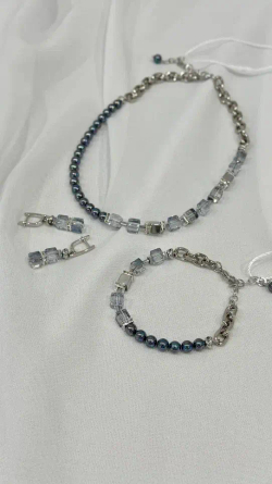 Серьги из серо-голубых кубиков Swarovski с гематитом и кристаллами, оттенок серебро