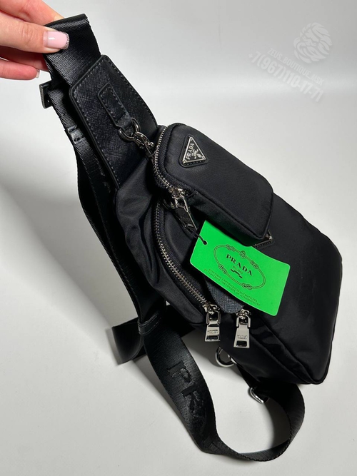 Нагрудная сумка-слинг Prada