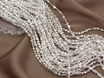 Нить гематитовых бусин, галтовка 4-4,5мм