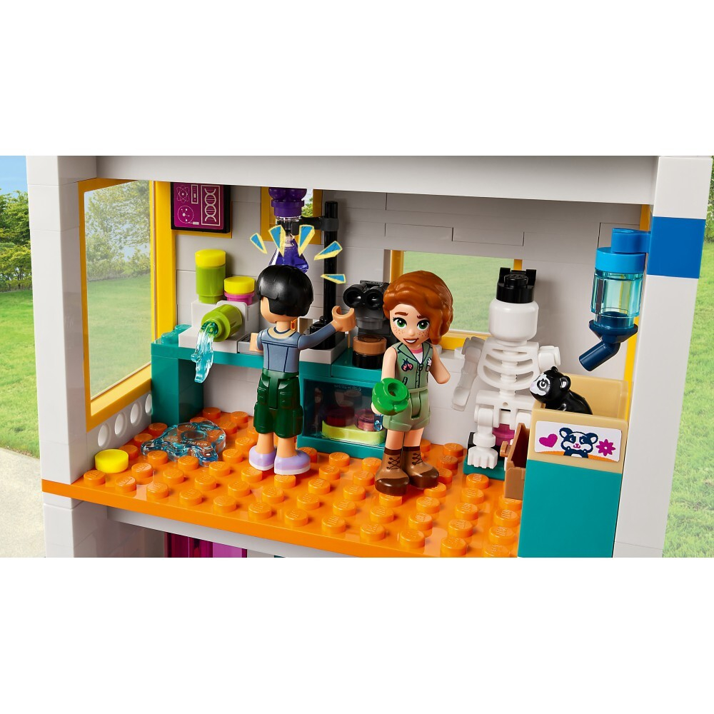 LEGO Friends — Международная школа Хартлейк 41731