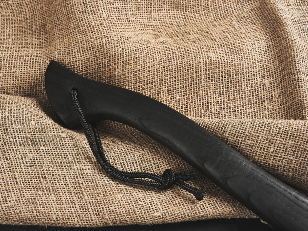 Кованый топор "Брату от брата", гравировка "Скорпион", рукоять черный мореный ясень