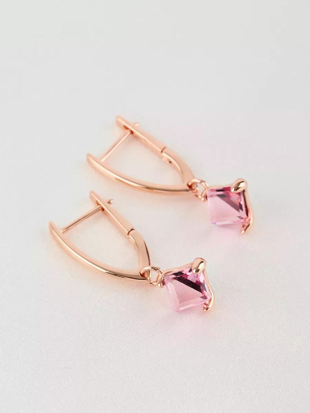 Серьги-подвески Миражи с розовым кубиком Swarovski