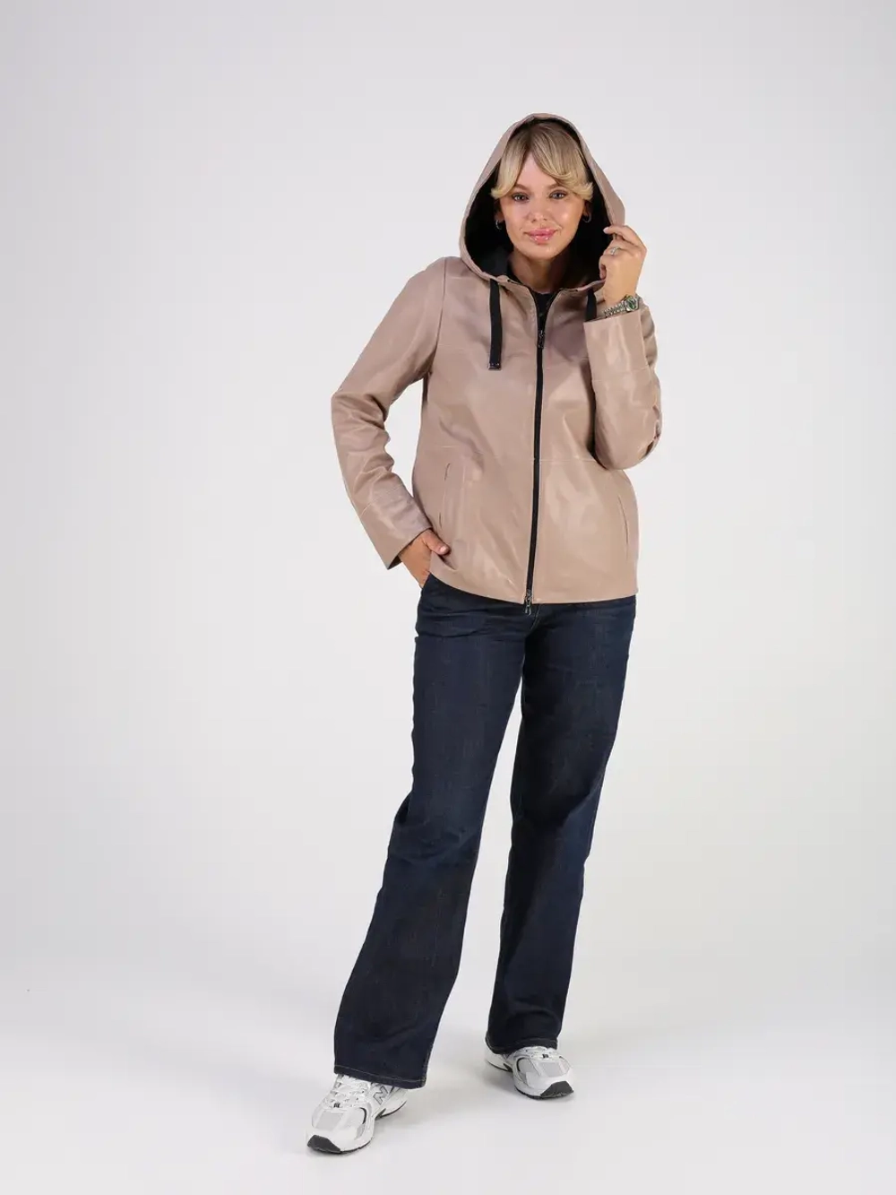 Кожаная куртка демисезонная с капюшоном