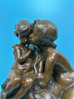 Бронзовая скульптура «Старшая сестра»