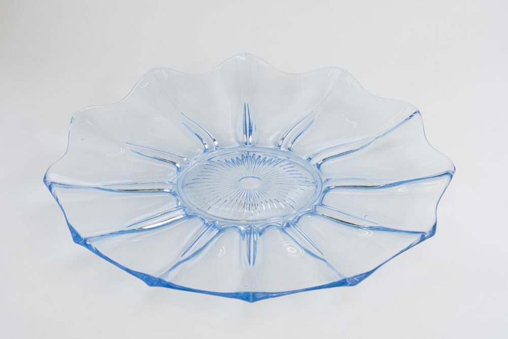 Блюдо из небесно-голубого стекла