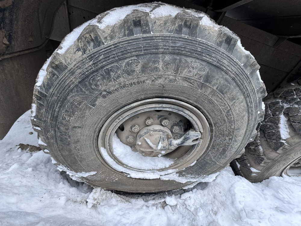 Ural NEXT 4320 6x6 Бортовой с КМУ U1B1A1 	(Дизельный, 6,7 л, 273 л.с., МТ)