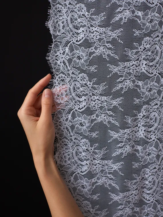 01-53 Кружево шантильи 23 см, белый 001