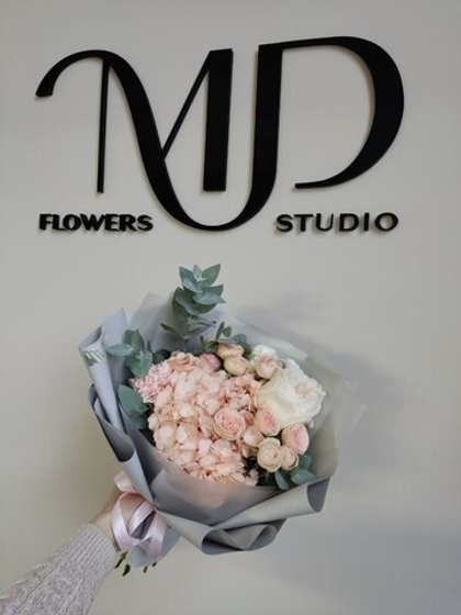 Стильный букет с гортензиями