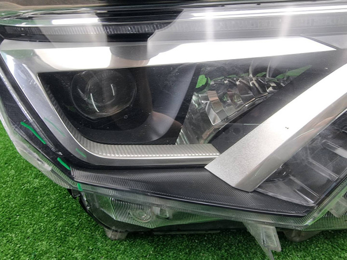 Фара правая Toyota RAV4 4 CA40 (2015-2019) LED