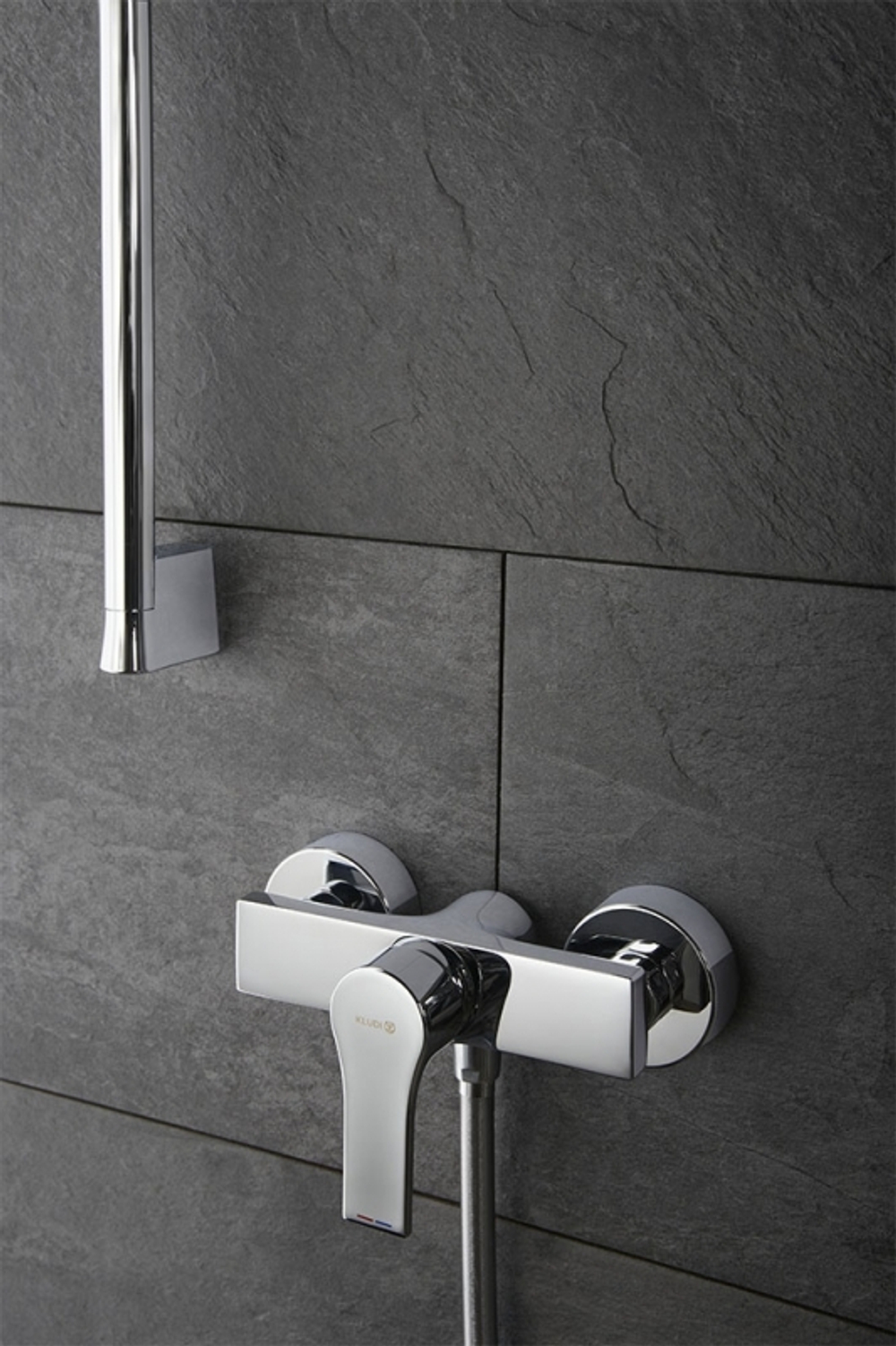 Фото в интерьере смеситель для душа Kludi Zenta SL 488700565 Хром