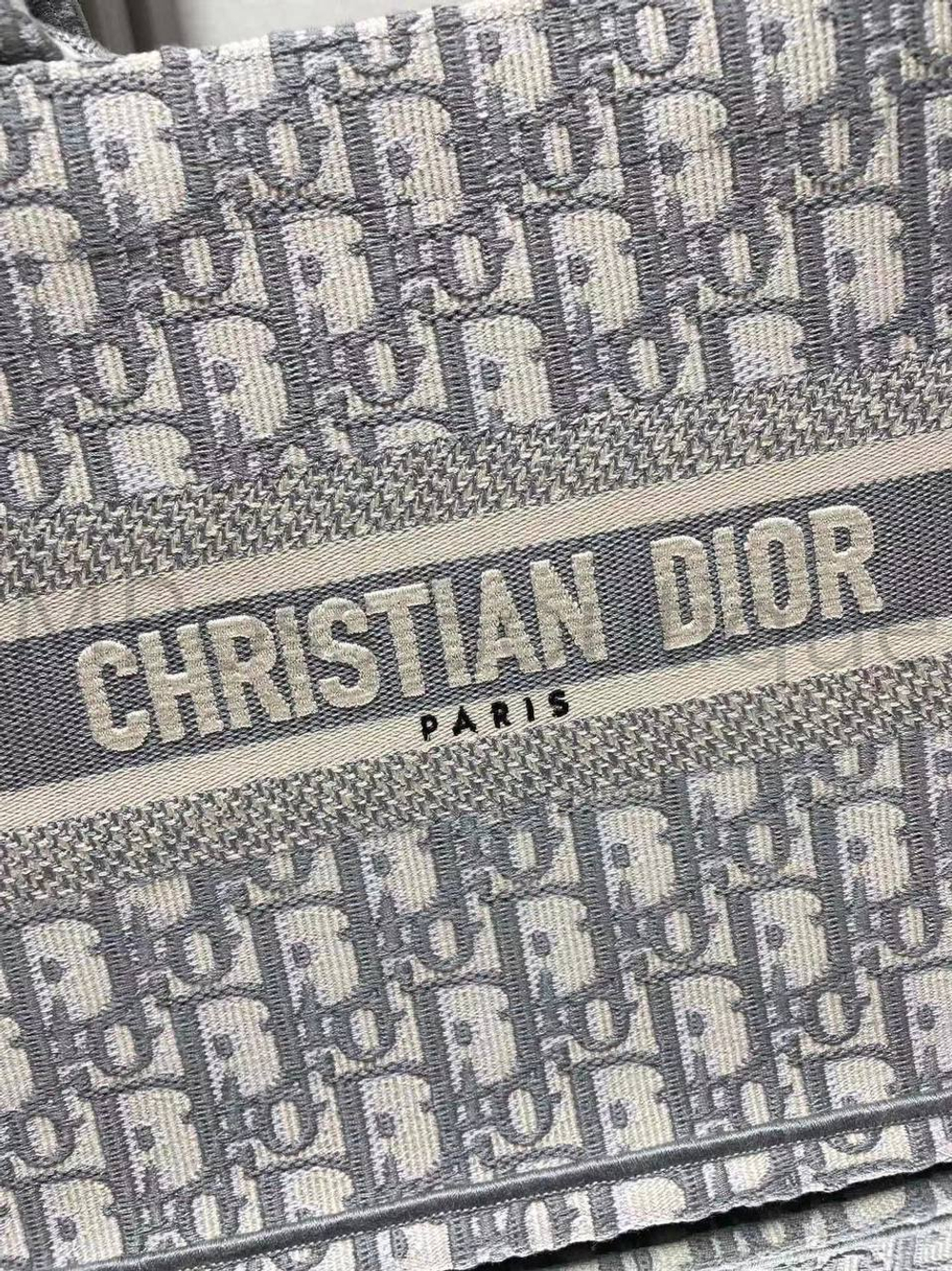 Женская сумка Dior Book Tote серого цвета