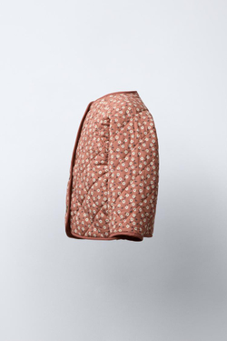 ZARA КУРТКА ИЗ НЕЙЛОНА С ЦВЕТОЧНЫМ ПРИНТОМ, ТЕМНО-РОЗОВЫЙ