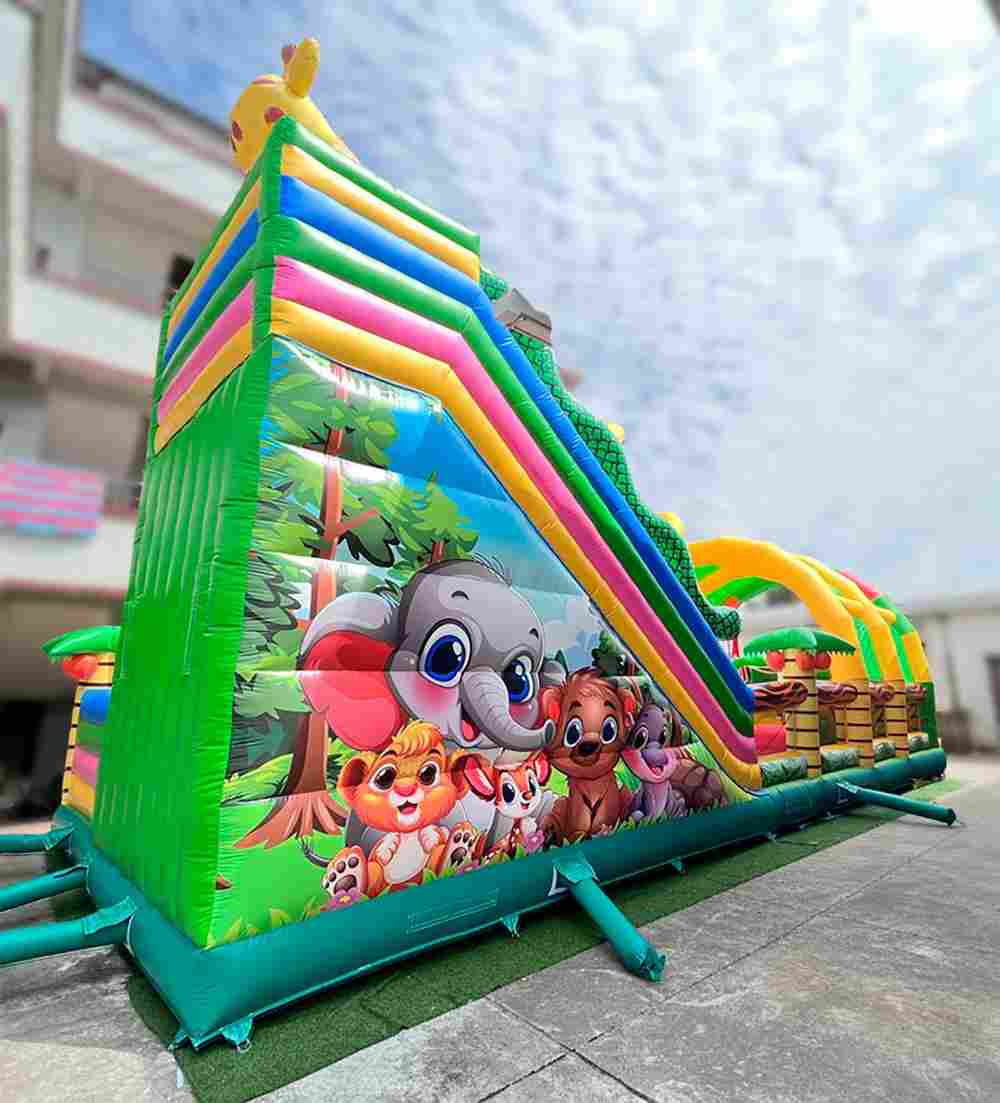 Коммерческий надувной батут «Зоопарк» с крышей, 15*7*9 м.