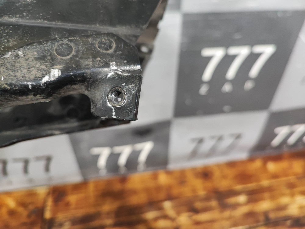 Кронштейн радиатора правый MINI Hatch (F55/F56)  Б/У Оригинал 51647307874