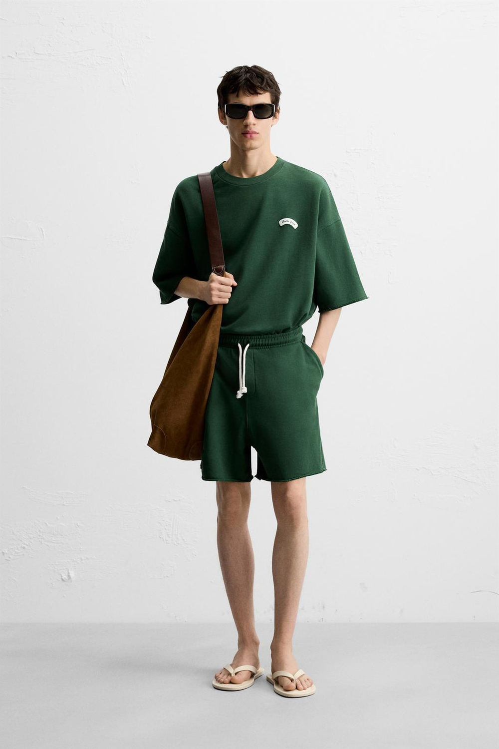 ZARA ФУТБОЛКА С ВЫШИВКОЙ, ЗЕЛЕНЫЙ