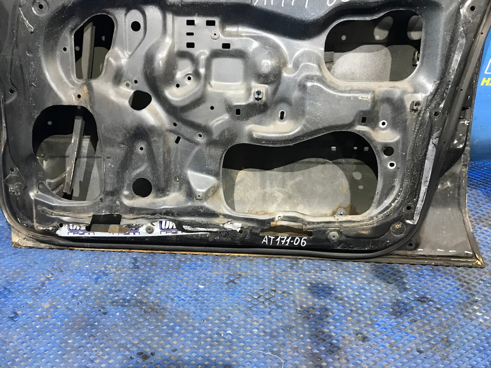 Дверь передняя правая TOYOTA CARINA 1990