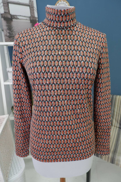 Свитер с принтом 42 размер, новый