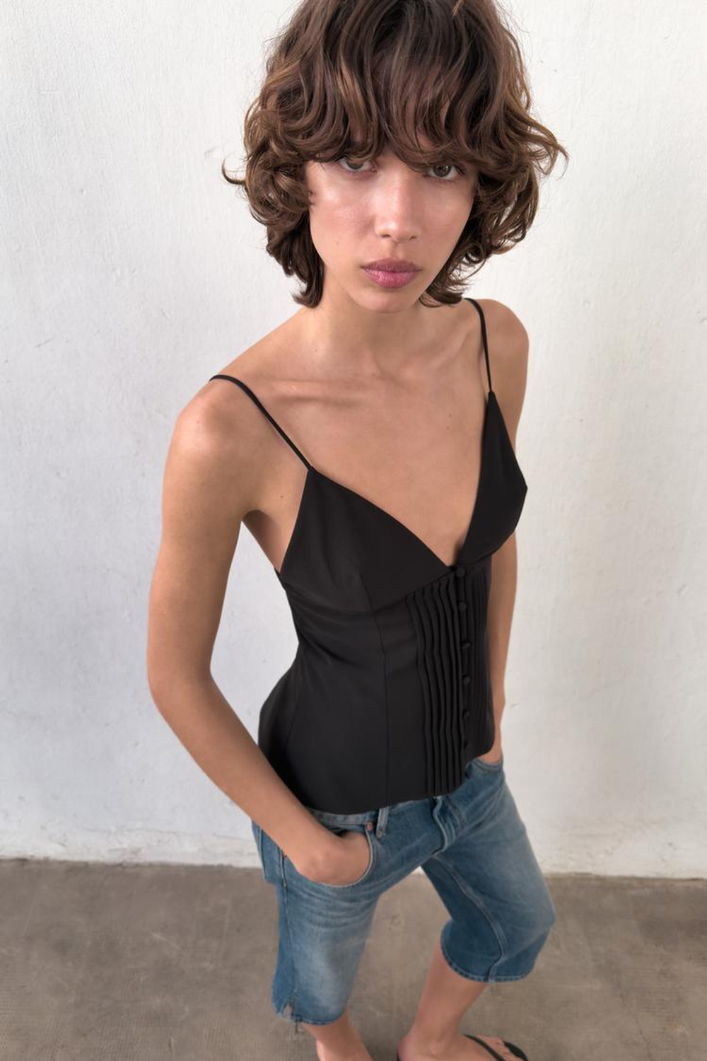 ZARA ТОП С БРЕТЕЛЯМИ И СКЛАДКАМИ, ЧЕРНЫЙ