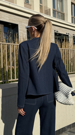 Костюм из джинсы с жакетом прямого кроя