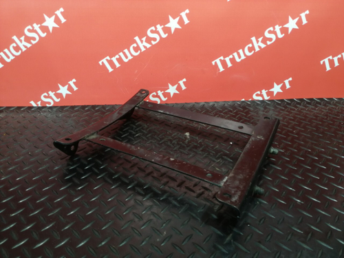 Кронштейн крыла переднего правый