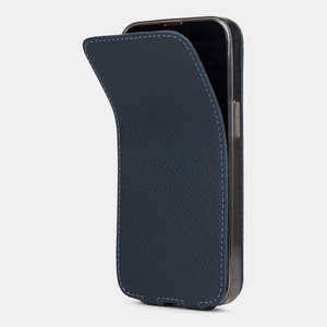 Чехол кожаный для iPhone 15 Pro синего цвета